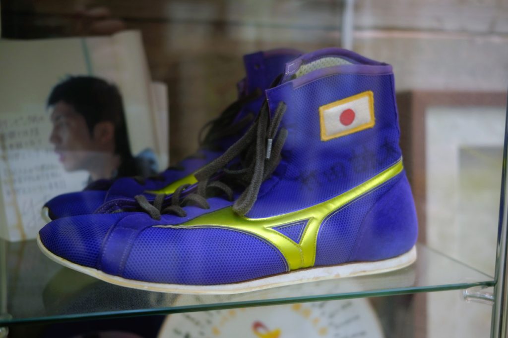 ロコモ溝の口治療院の院内　ボクシングの村田諒太選手の記念品